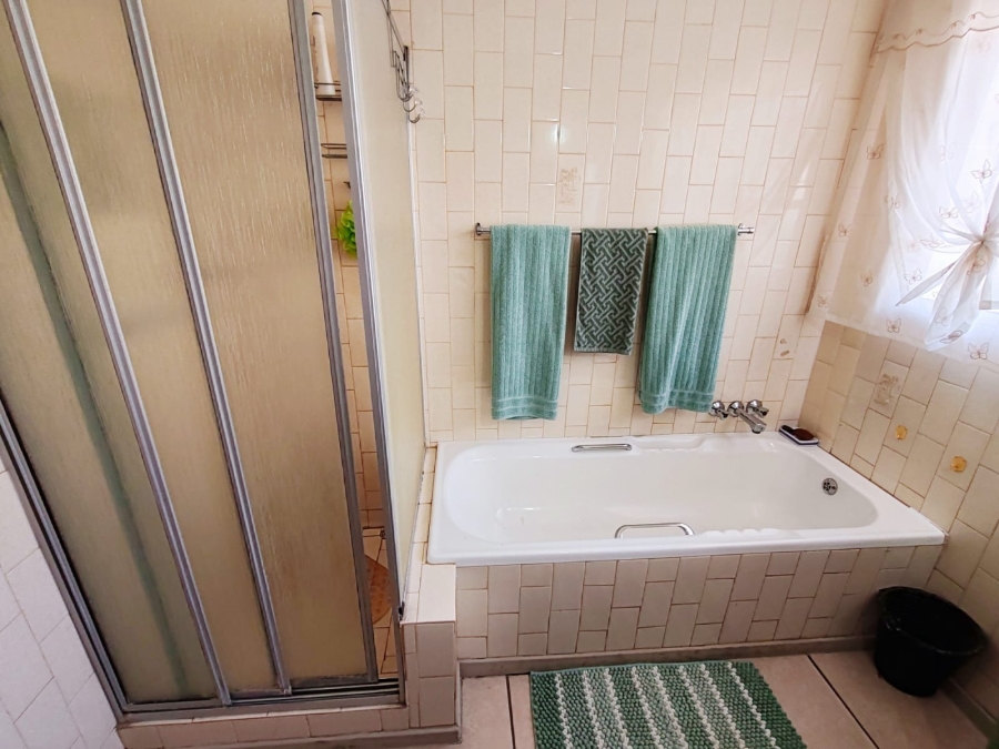 3 Bedroom Property for Sale in Kannoniers Park North West